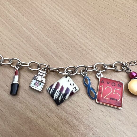 AVON Women's Celebrating 125 years charm bracelet 2011 - Picture 7 of 10